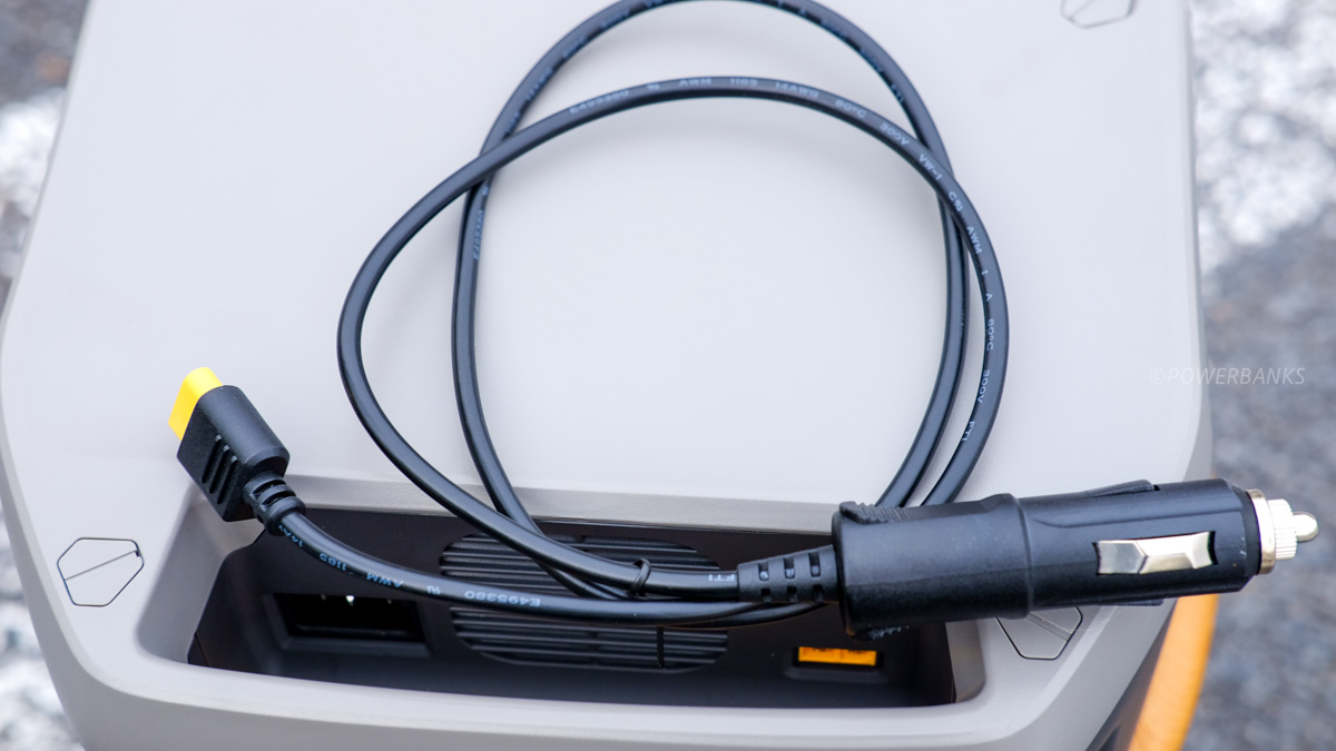 RIVER 2のシガーソケットケーブルが短いのがデメリット