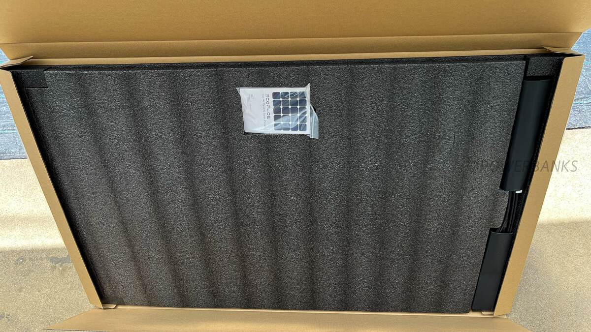 EcoFlow 100W据置型ソーラーパネル開封