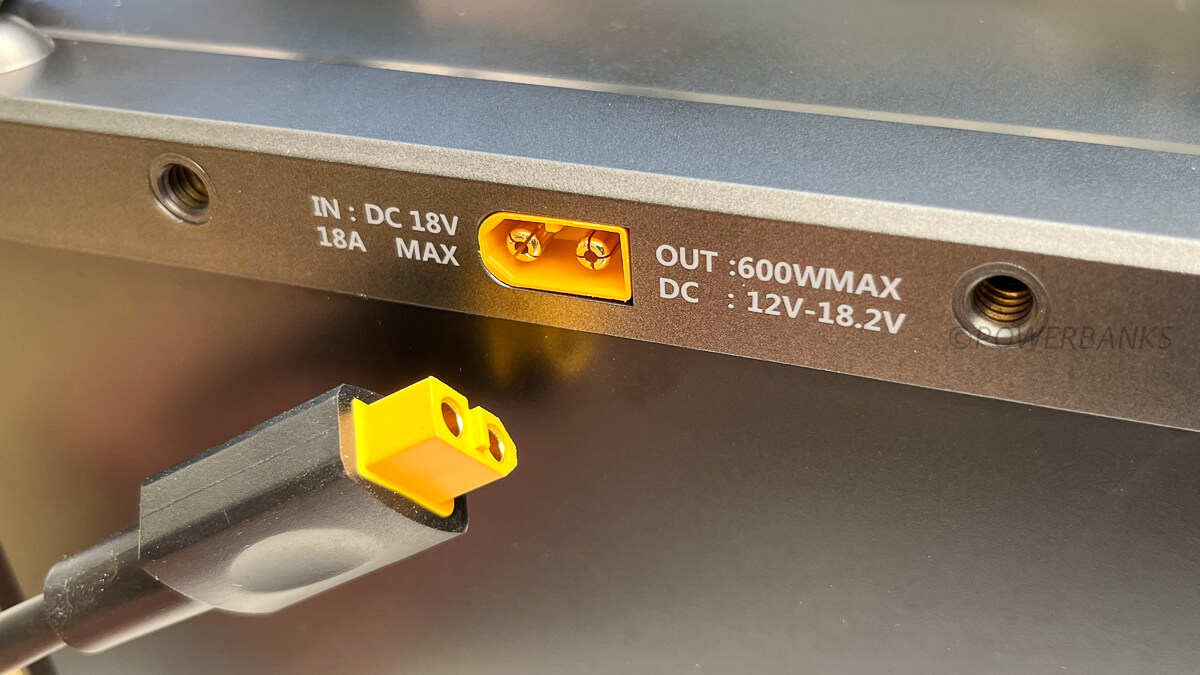 UGREEN ソーラーパネル 100WのXT60コネクタ