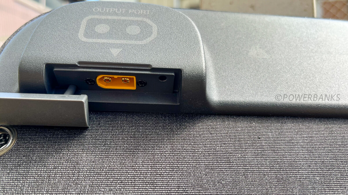 UGREEN ソーラーパネル 100WのXT60コネクタ部