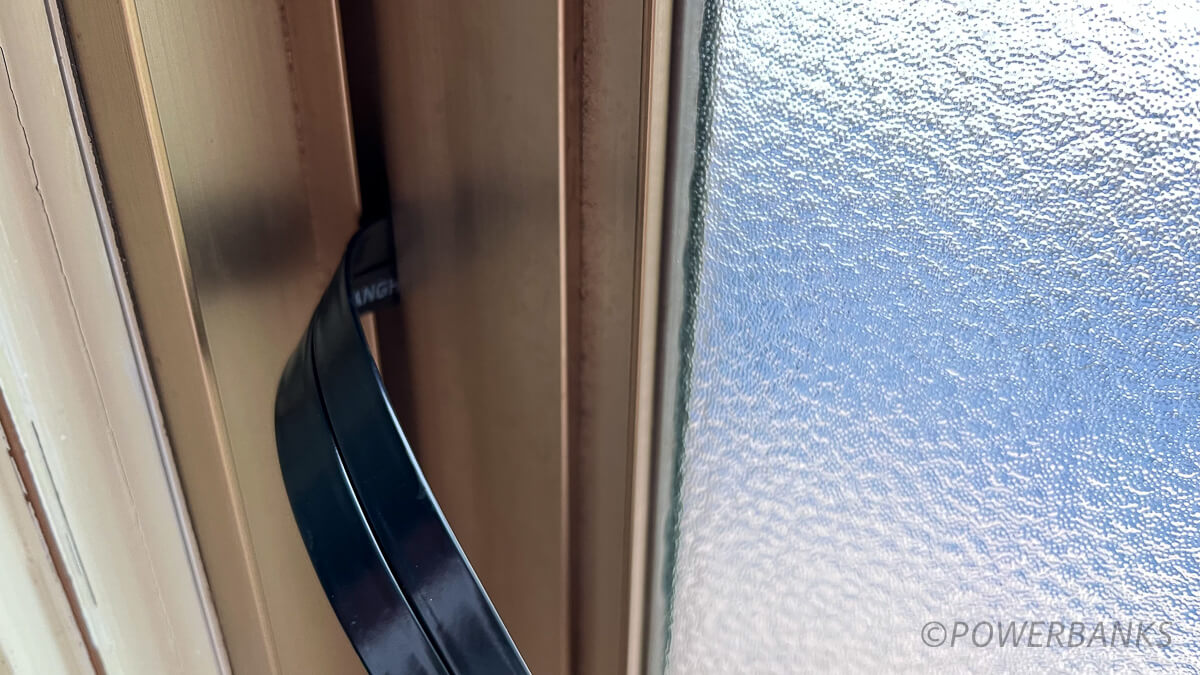 フラットソーラーケーブルで屋内引き込み