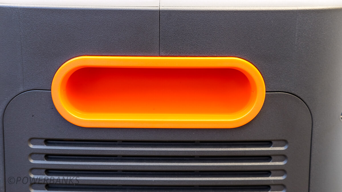 Jackery ポータブル電源 2000 Plus