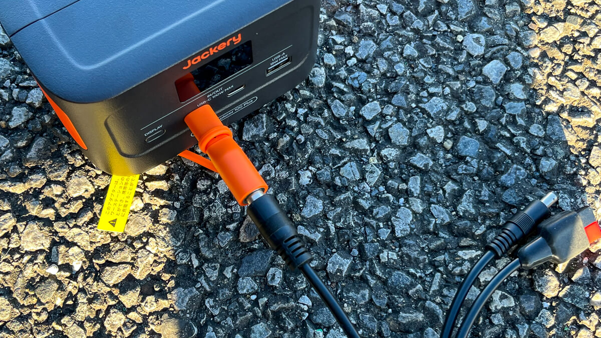 Jackery Explorer 100 Plusのソーラー充電