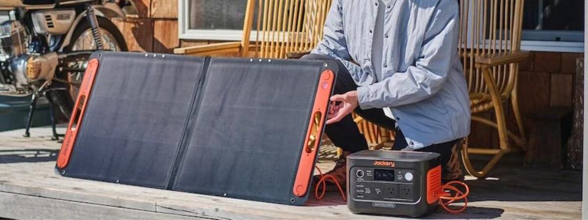 Jackeryポータブル電源600 PlusとJackery SolarSaga 100