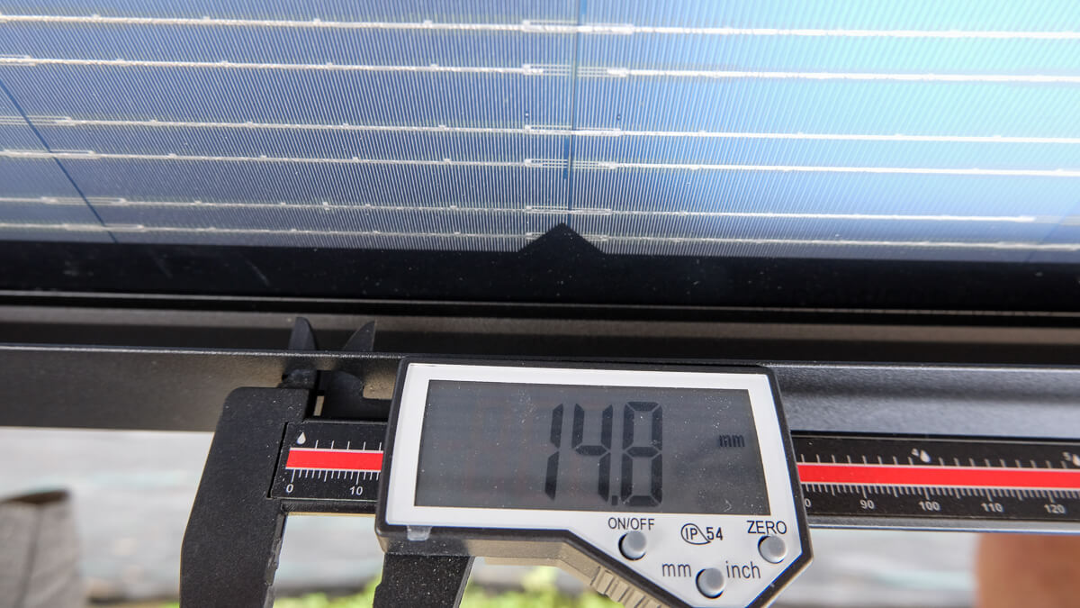 Jackery SolarSaga 100 Primeの裏面