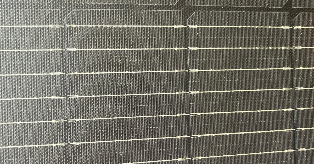 劣化したソーラーパネル