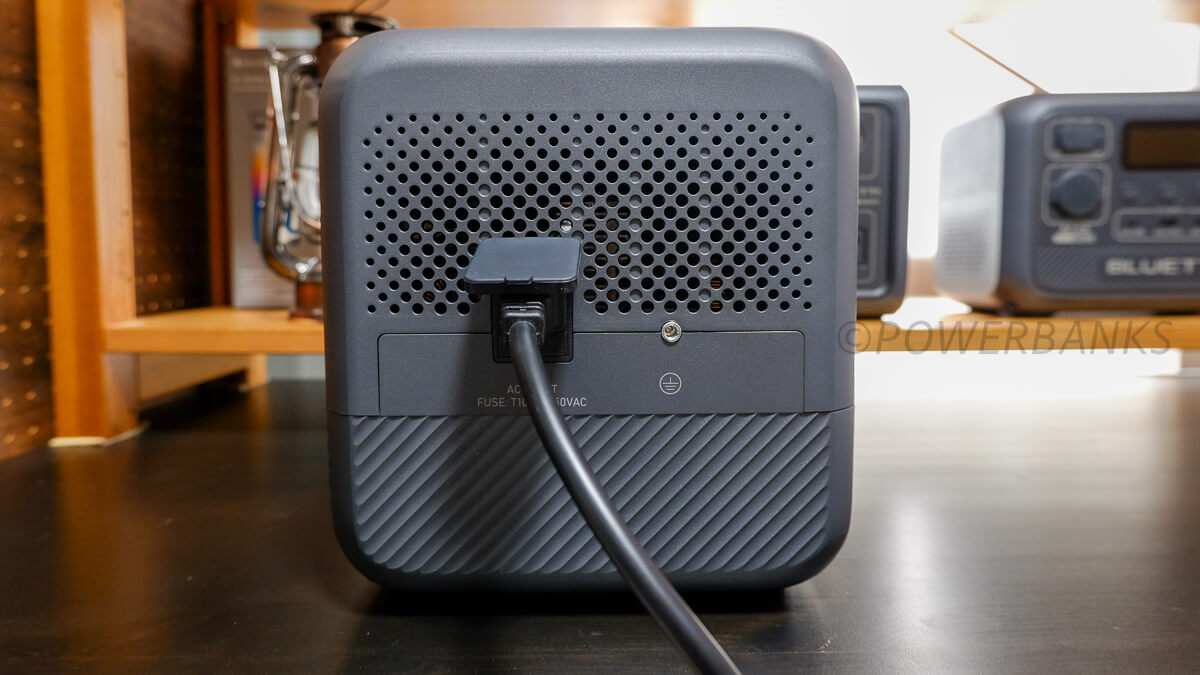 BLUETTI AC50Bの外観と機能の説明