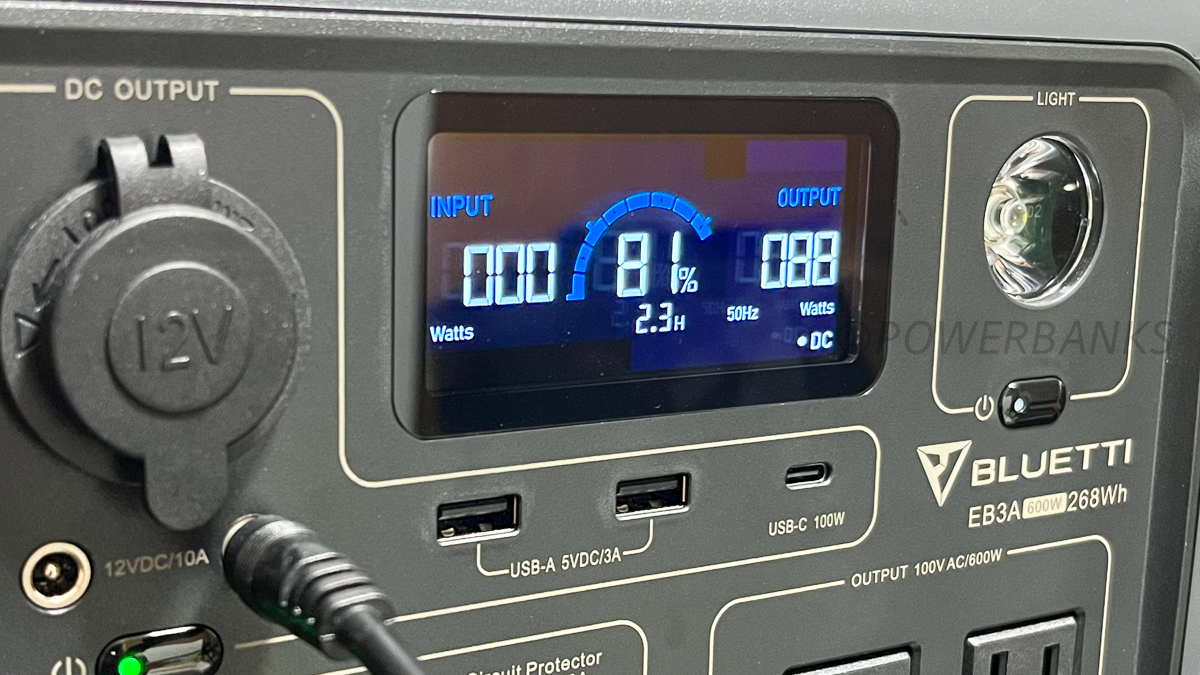 DC出力ポートを使用(DC5521/DC5525など)して充電