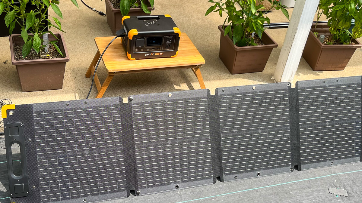 PECRON ポータブル電源 E300LFPをソーラーパネルで充電する