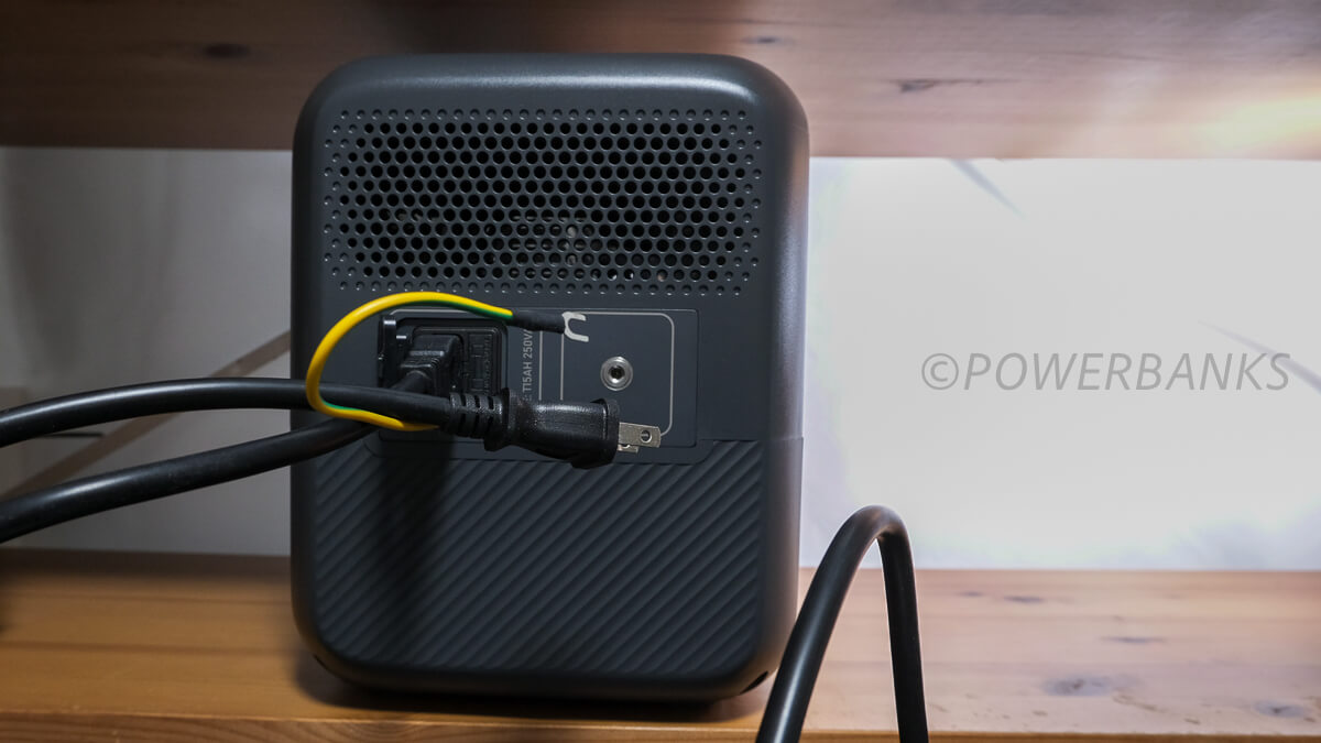 BLUETTI AC70の外観と機能の説明