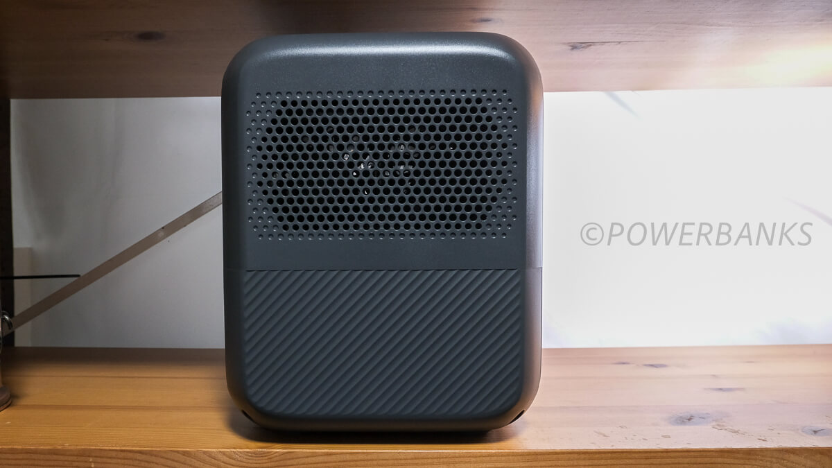 BLUETTI AC70の外観と機能の説明