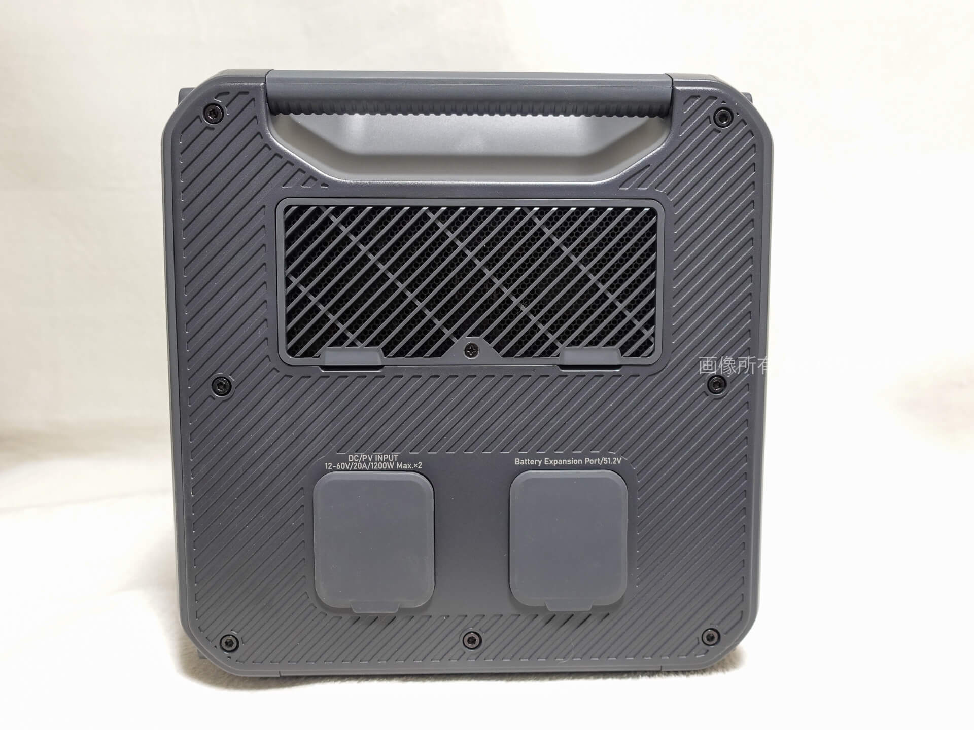 BLUETTI Apex 300向かって右側面