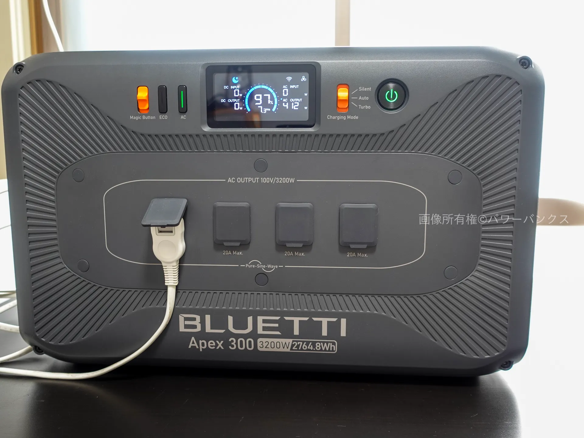 BLUETTI Apex 300とエアコン運転中の様子