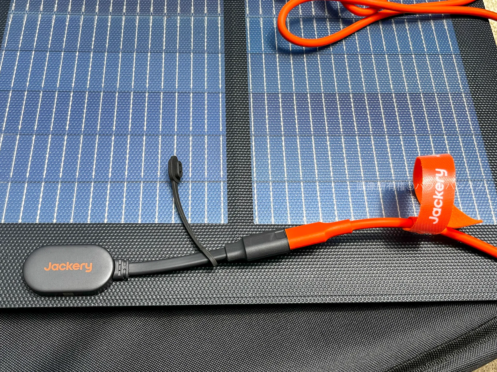SolarSaga 100 Airのケーブルの接続