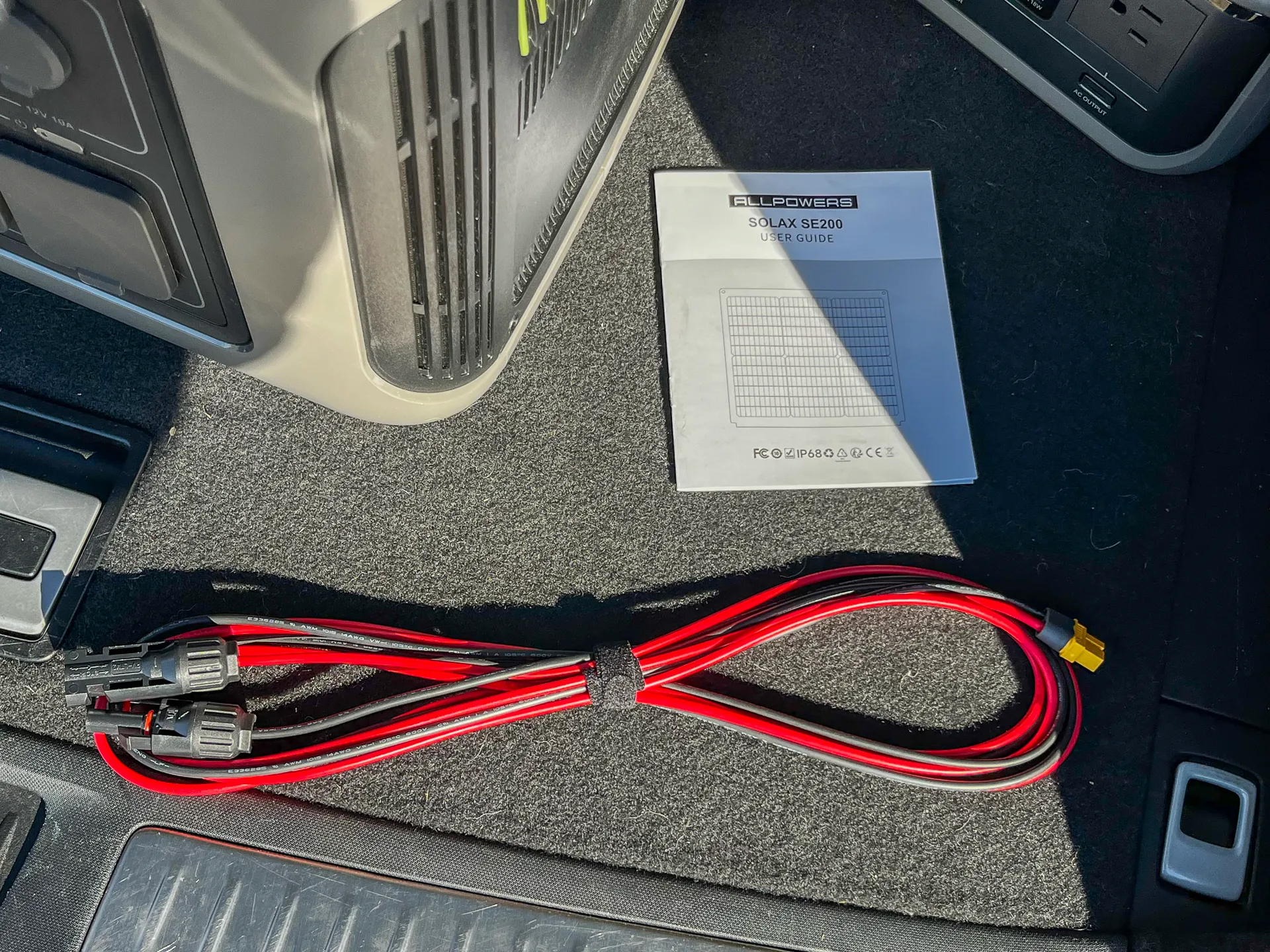 ALLPOWERS 200W ソーラーパネルSE200の付属品