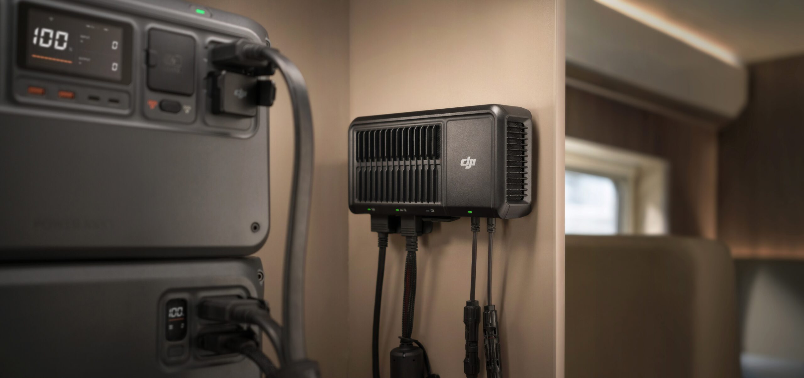 DJI Power 1.8 kWソーラー／車内超急速充電器とDJI Power 1 kW車内超急速充電器レビュー