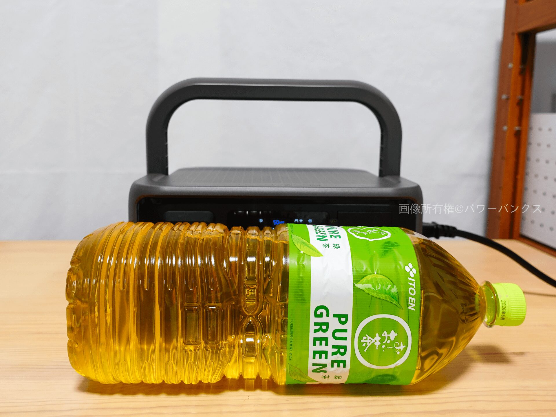 ALLPOWERS ポータブル電源 VOLIX P300のサイズ感