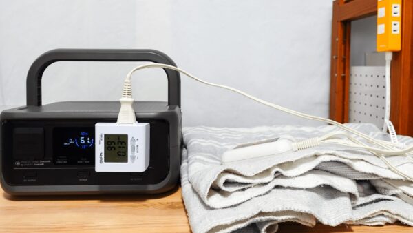 ポータブル電源で電気毛布は何時間使える？容量別の実測結果と落とし穴
